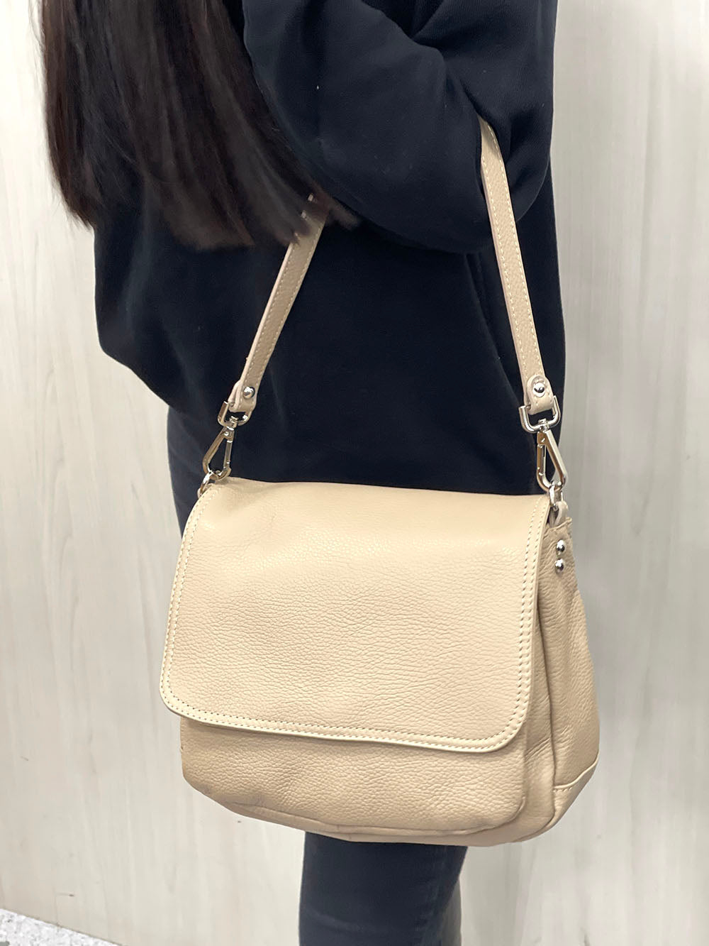 Pamela Leather Messenger Bag - Made In Italy