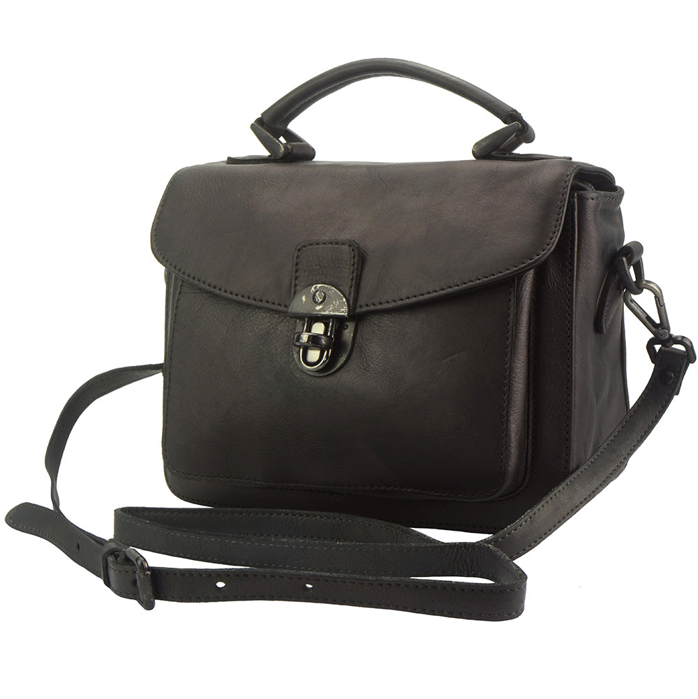Montaigne GM vintage leather Handbag - Made In Italy