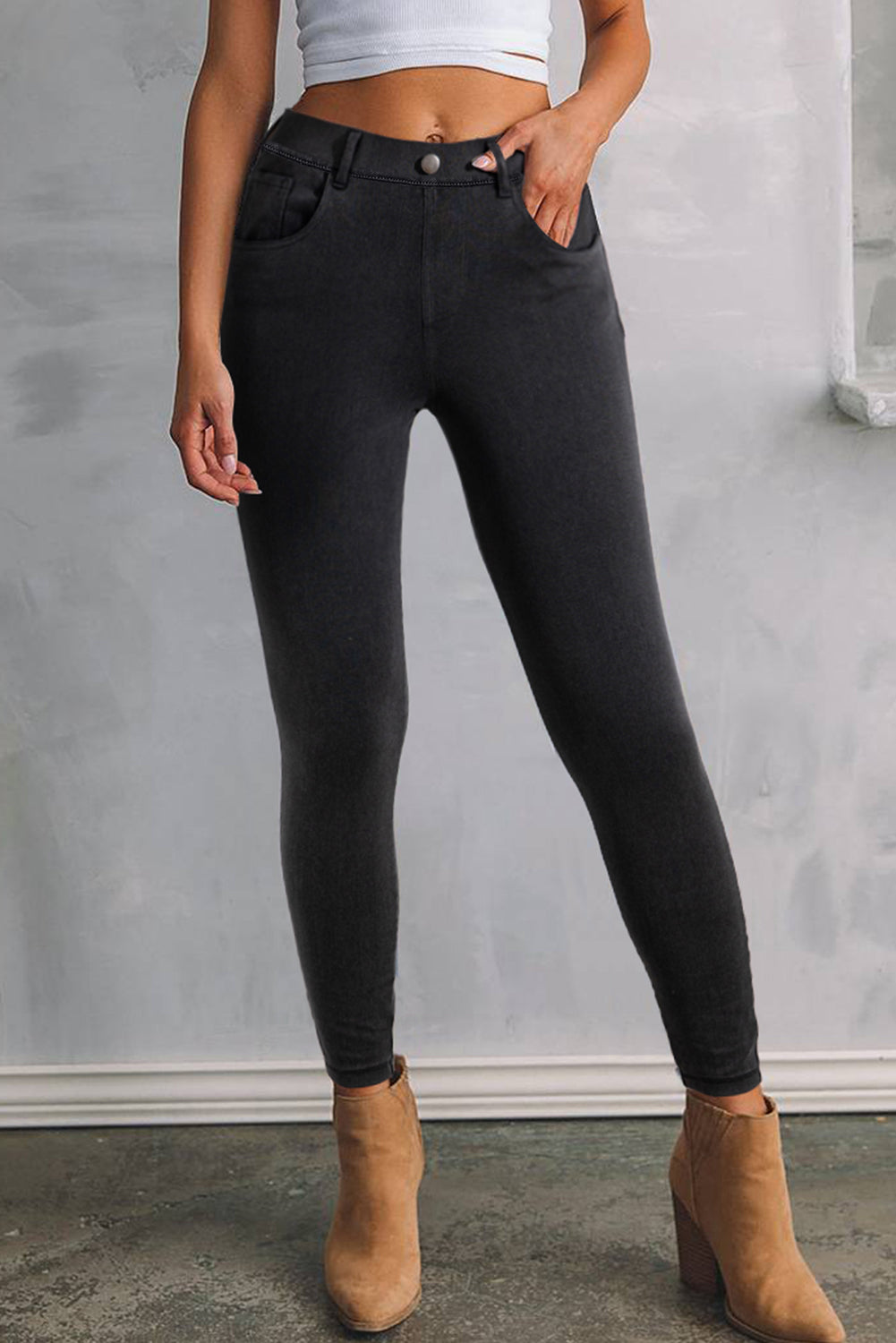 Black slim-fit ankle-high waist jeans