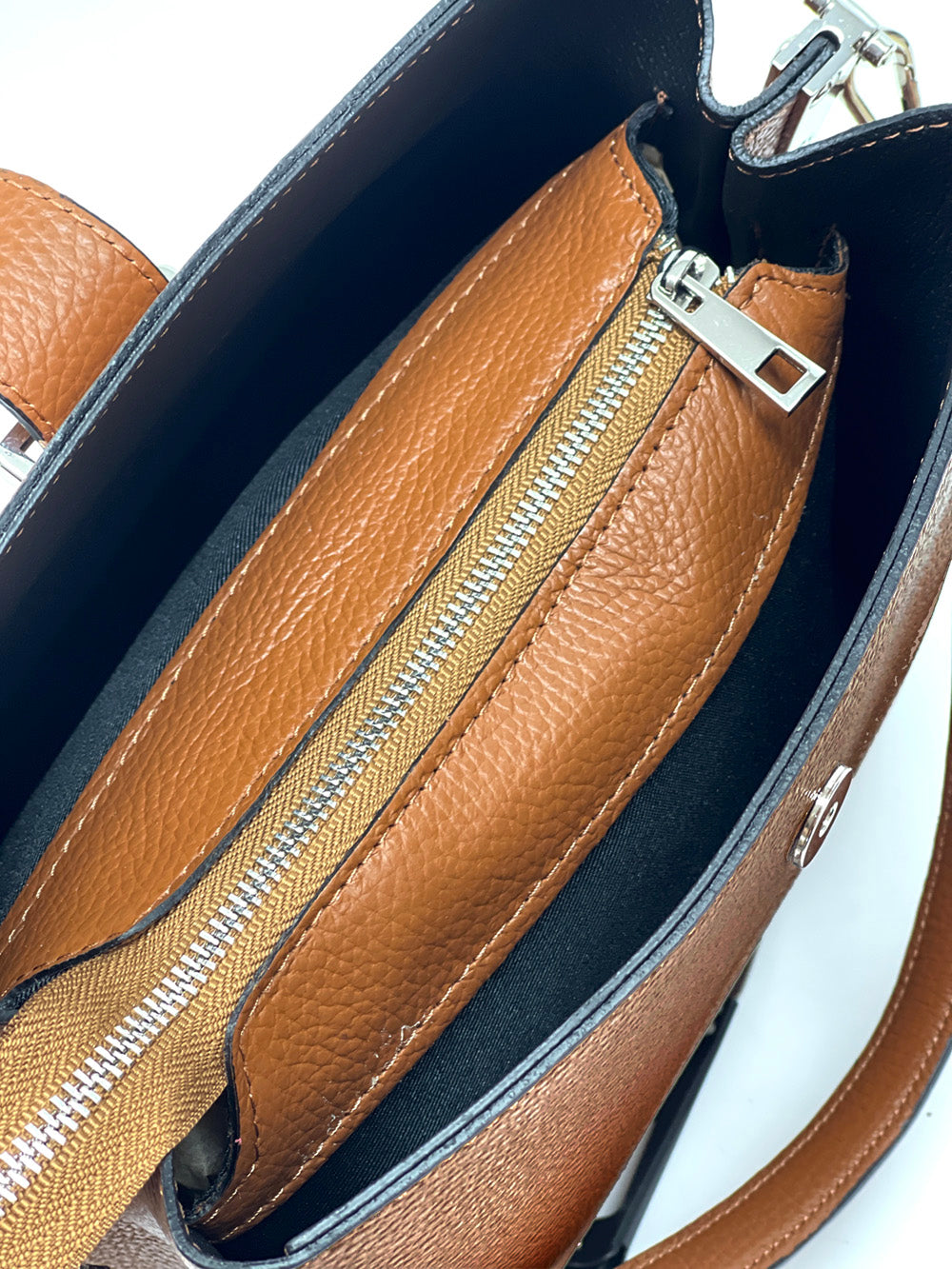 Kristen T leather shoulder bag - Made In Italy
