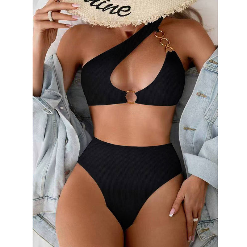 Single shoulder chain solid color bikini